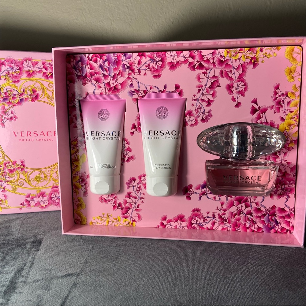 VERSACE Bright Crystal Gift Set w/ Shower Gel, Body Lotion and Eau De Toilette